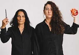 La Kaíta, con Rosario la Tremendita a la guitarra, en la actuación del 29 de septiembre en Sevilla. Archivo Fotográfico de la Bienal de Flamenco /