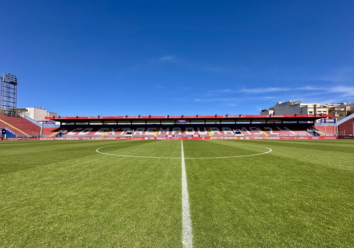 El Extremadura debutará en Segunda RFEF en el Francisco de la Hera ante el Malagueño.