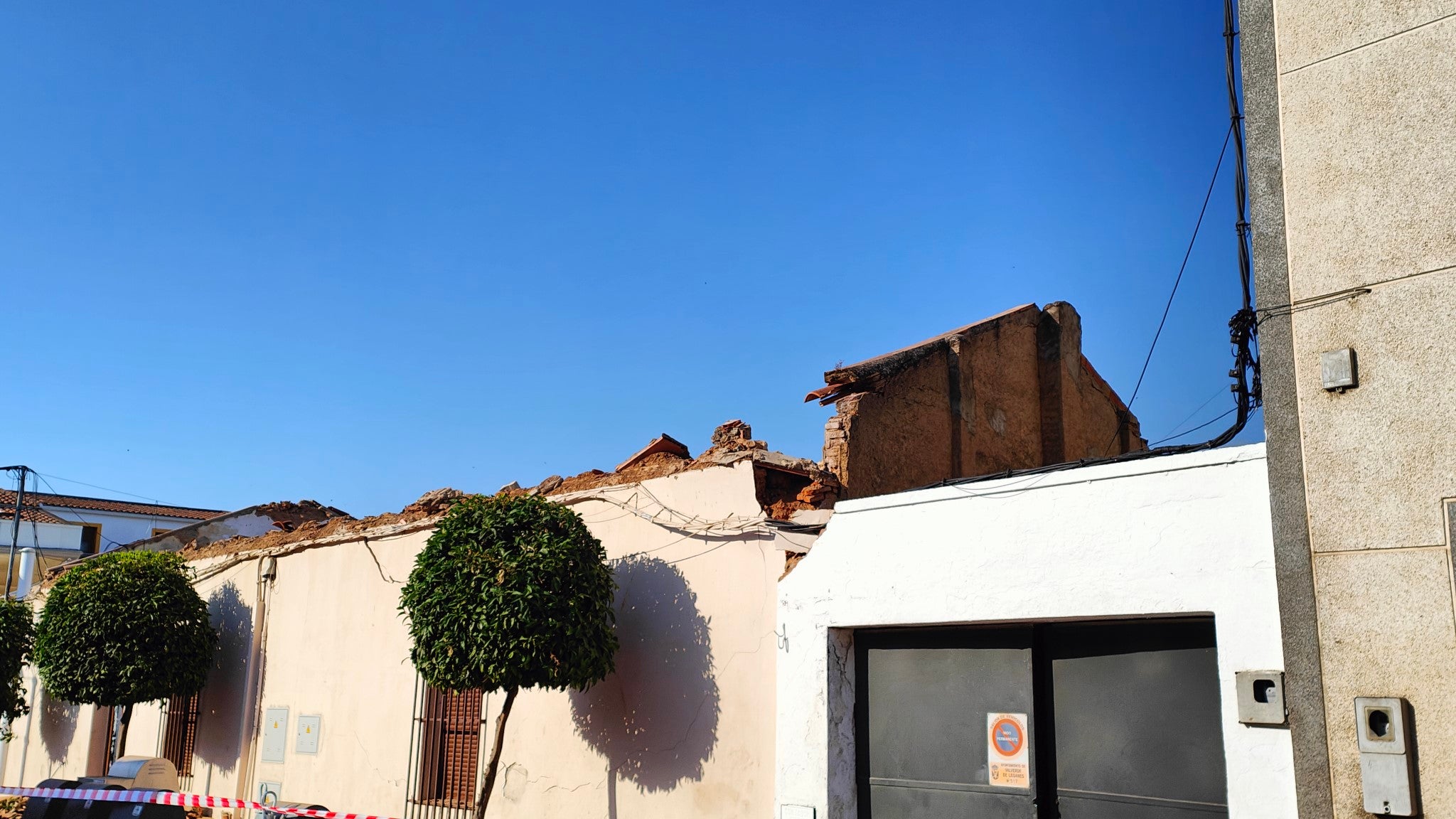 Fotos | Así está la Casa del Pueblo de Valverde de Leganés tras el derrumbe