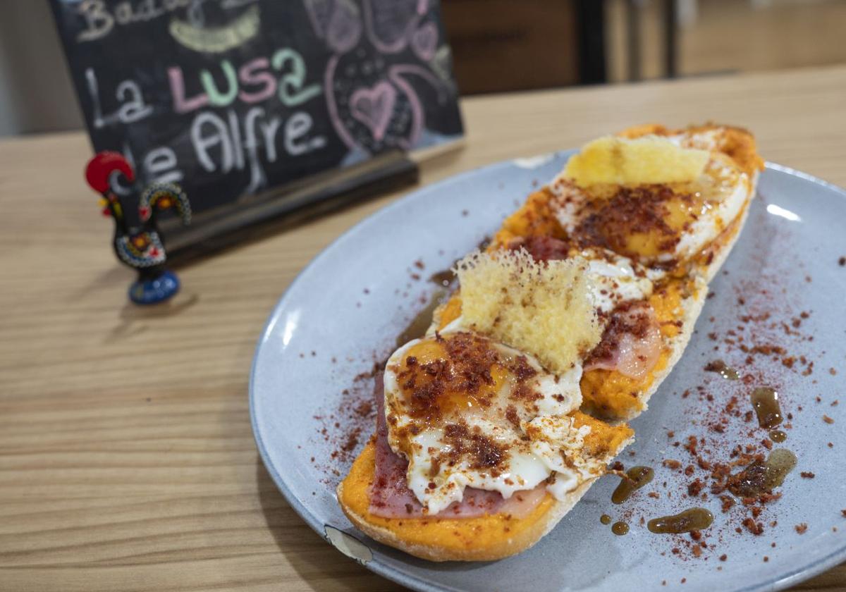 'La Lusa de Alfre', del establecimiento 'La Rosa de Alfre', tostada ganadora de la edición del concurso del año pasado.