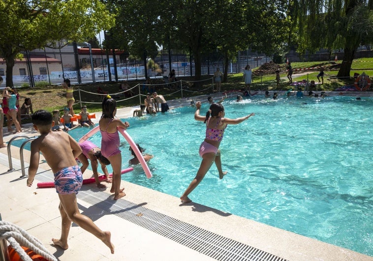 Sol, ventilador y fiestas nuevas en Cáceres