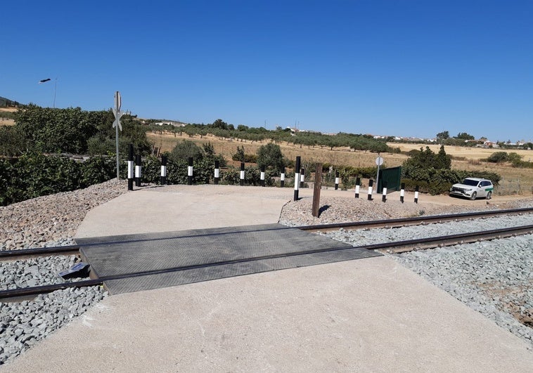 Adif destina más de 3 millones de euros a mejorar cinco pasos a nivel en la provincia de Badajoz