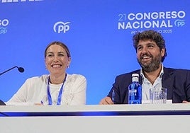 María Guardiola, junto al presidente de Murcia Fernando López Miras, durante la ponencia en la que ha participado en el XXI Congreso Nacional Extraordinario del PP.