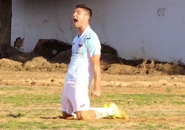 Willy celebra uno de sus goles con el Extremadura UD.
