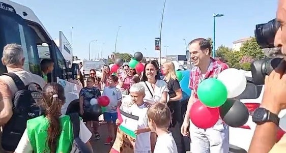 Las familias de acogida a la llegada de los niños del Sáhara.