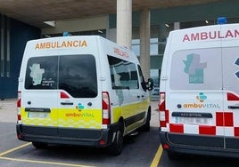 Imagen de archivo de dos ambulancias.