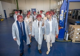 Las autoridades durante la visita oficial a las instalaciones.