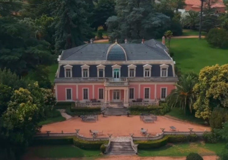 A la venta un palacio del siglo XIX a solo 30 km de Badajoz: ocho dormitorios, piscina y zona ecuestre privada