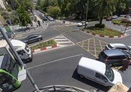 La colisión entre dos vehículos generó un atasco en el centro este martes.