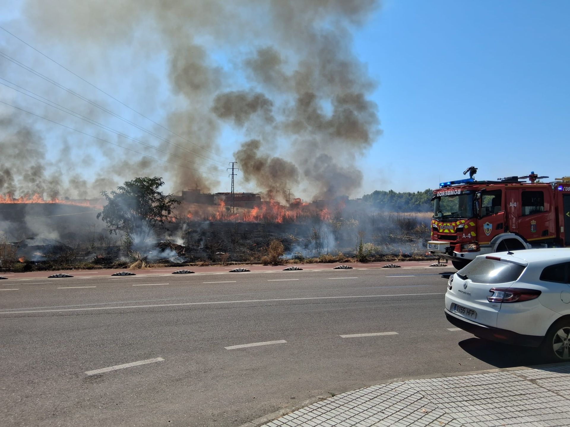 Nuevo incendio de pastos en el Cerro de San Miguel de Badajoz