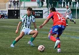 Morales durante un partido con el Guijuelo la pasada temporada.