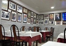 Salón de este mítico restaurante pacense, por el que han pasado numerosas personalidades a lo largo de sus 56 años de historia.