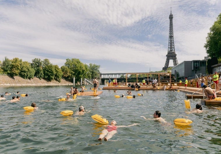 ¿Vas a viajar a París este verano? Ahora podrás bañarte en el Sena con vistas a la Torre Eiffel
