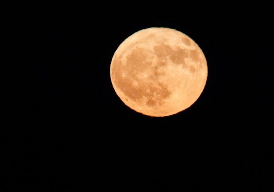 Luna del Ciervo 2025: cómo y a qué hora ver esta noche la primera luna llena del verano