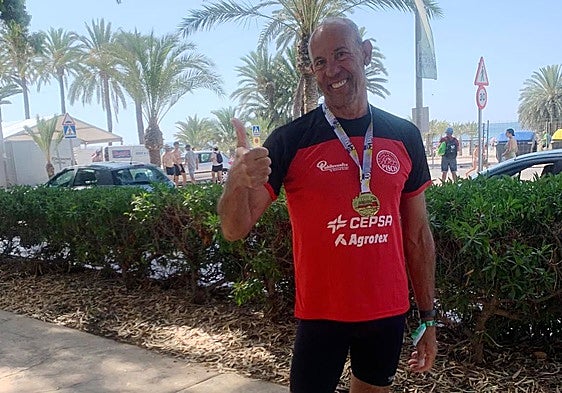 Jesús Manjón completa la travesía Tabarca-Santa Pola