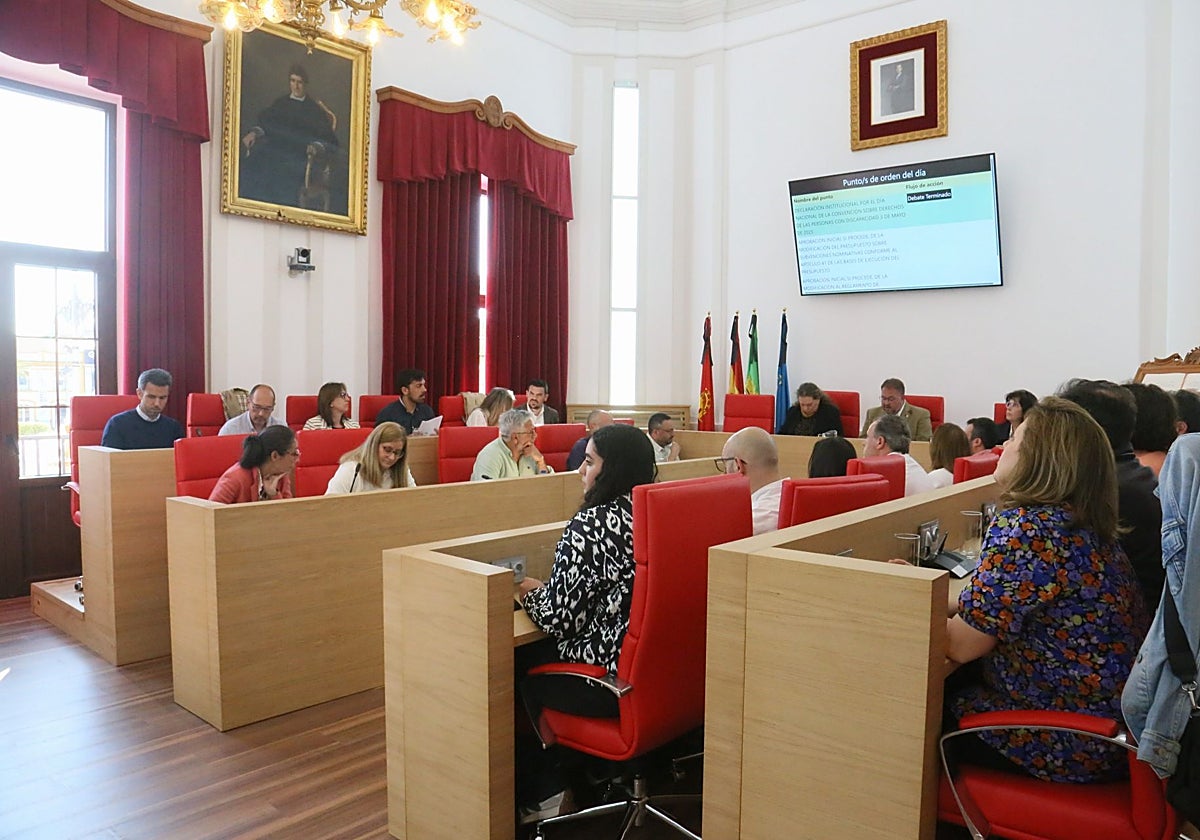 Sesión plenaria en el Ayuntamiento de Mérida.