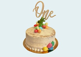 Pastel de cumpleaños infantil relleno de cacao