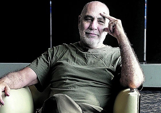 Guillermo Arriaga firma un libro valiente y comprometido.