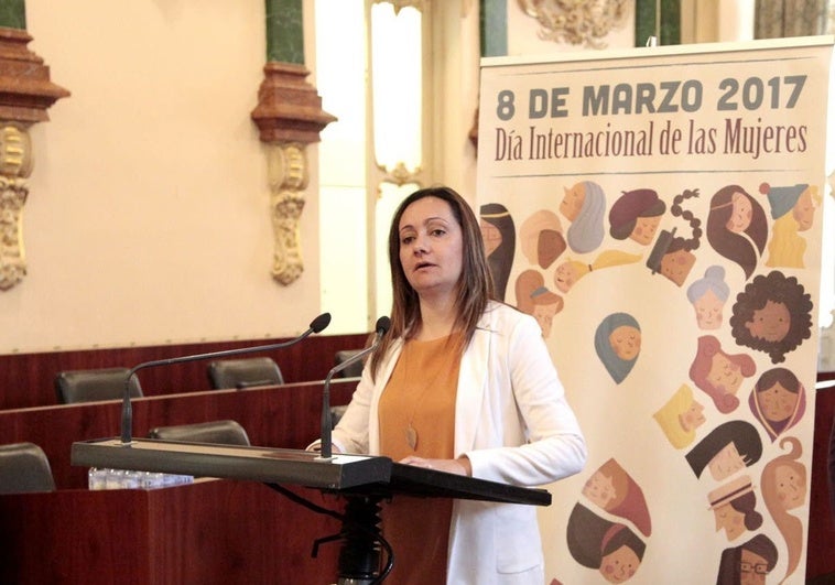 El juez desestima el recurso de la exalcaldesa de Jerez y sigue la investigación por trocear contratos