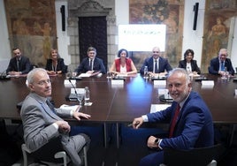 El ministro de Política Territorial y Memoria Democrática de España, Ángel Víctor Torres (d), durante la Comisión bilateral Estado-Generalitat, en el Palau de la Generalitat.