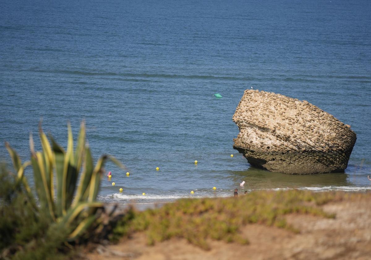 Susto en Matalascañas: salvan la vida de un joven sepultado por el derrumbe de un acantilado