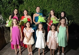 Reinas y damas tras la presentación y elección.