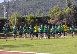 El Cacereño realizó su primera sesión de entrenamientos de pretemporada en El Cuartillo a las órdenes de Julio Cobos.
