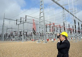 Subestación San Serván, en la línea de alta tensión que cruza la región y conecta Almaraz con Brovales, donde se instalarán los compensadores.