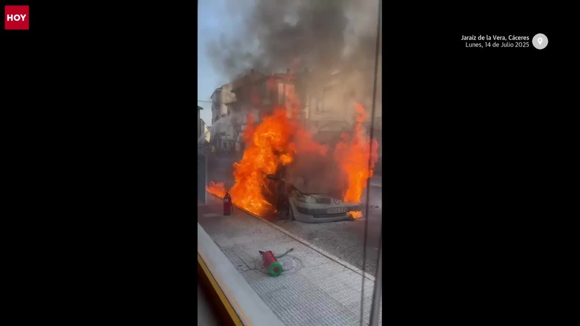 El incendio de un coche alerta a los vecinos de Jaraíz de la Vera