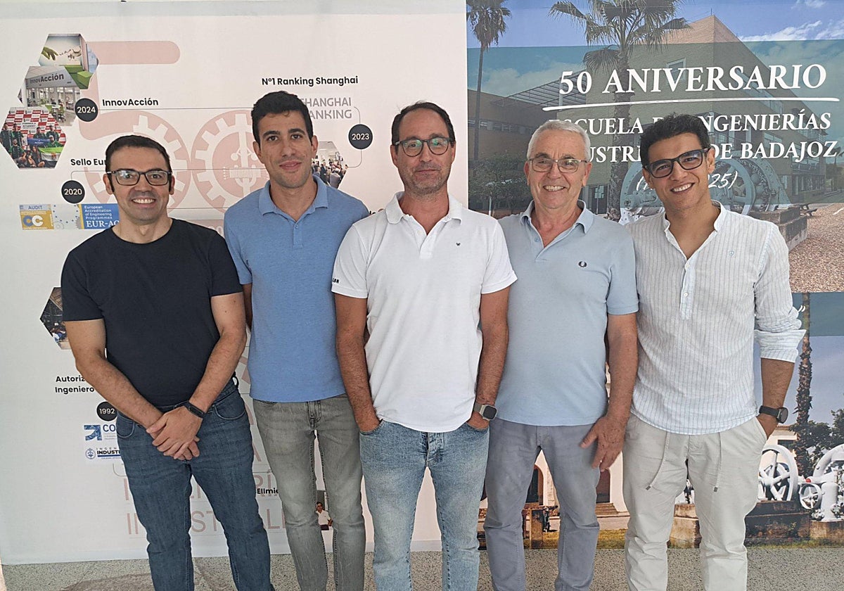 Juan Ramón Madrigal, Manuel Antonio García, Ángel Luis Ortiz, Fernando Guiberteau y Víctor Zamora, docentes e investigadores de la UEx.