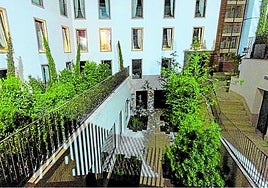 Imagen del jardín del hotel Hilton del Palacio de Godoy.