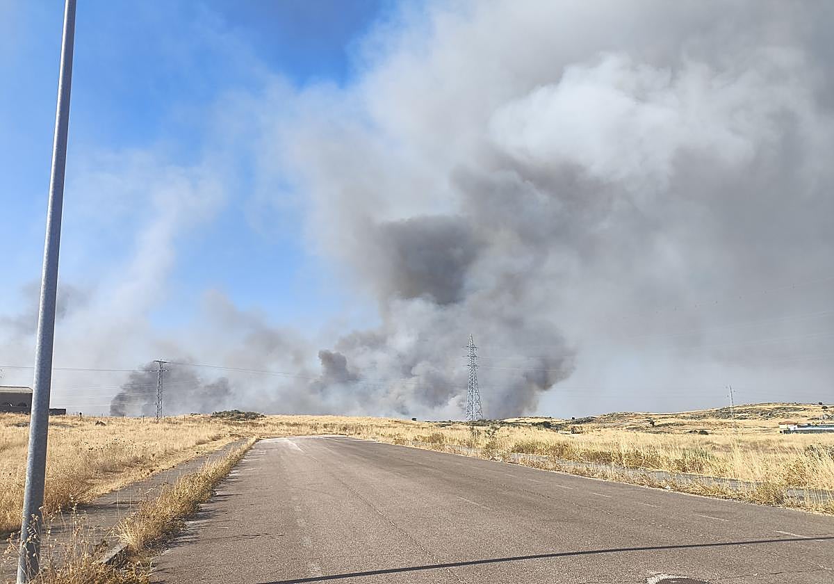 Así ha sido el incendio declarado este miércoles en Trujillo