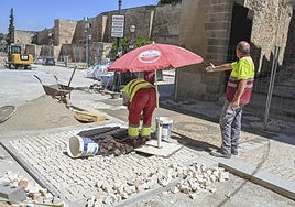 Aspecto de la renovación del firme en la plaza de San José.