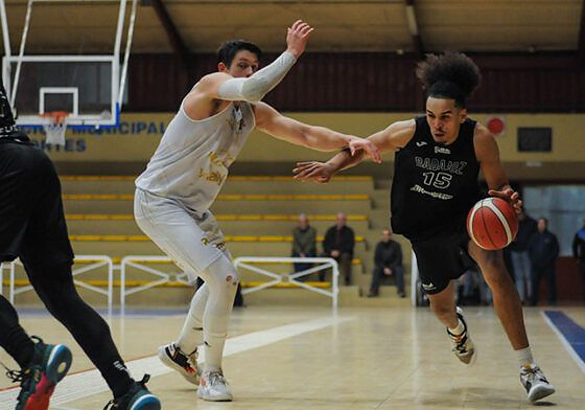 Matteo Strikker durante un partido con el City of Badajoz Academy.