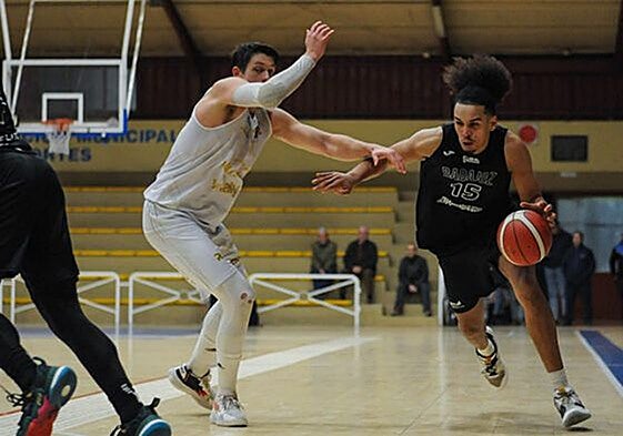 Matteo Strikker durante un partido con el City of Badajoz Academy.