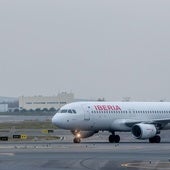 Un avión de la aerolínea Iberia en el aeropuerto de Adolfo Suárez Madrid-Barajas.