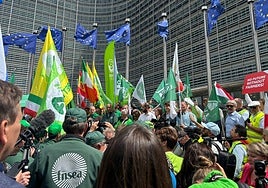 Protesta de organizaciones agrarias europeas este martes en Bruselas ante la propuesta de financiación para la nueva PAC.