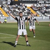 Bermúdez celebrando un gol en el Nuevo Vivero.