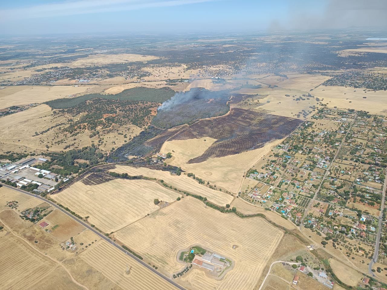 Fotos | Imágenes del incendio forestal en Badajoz