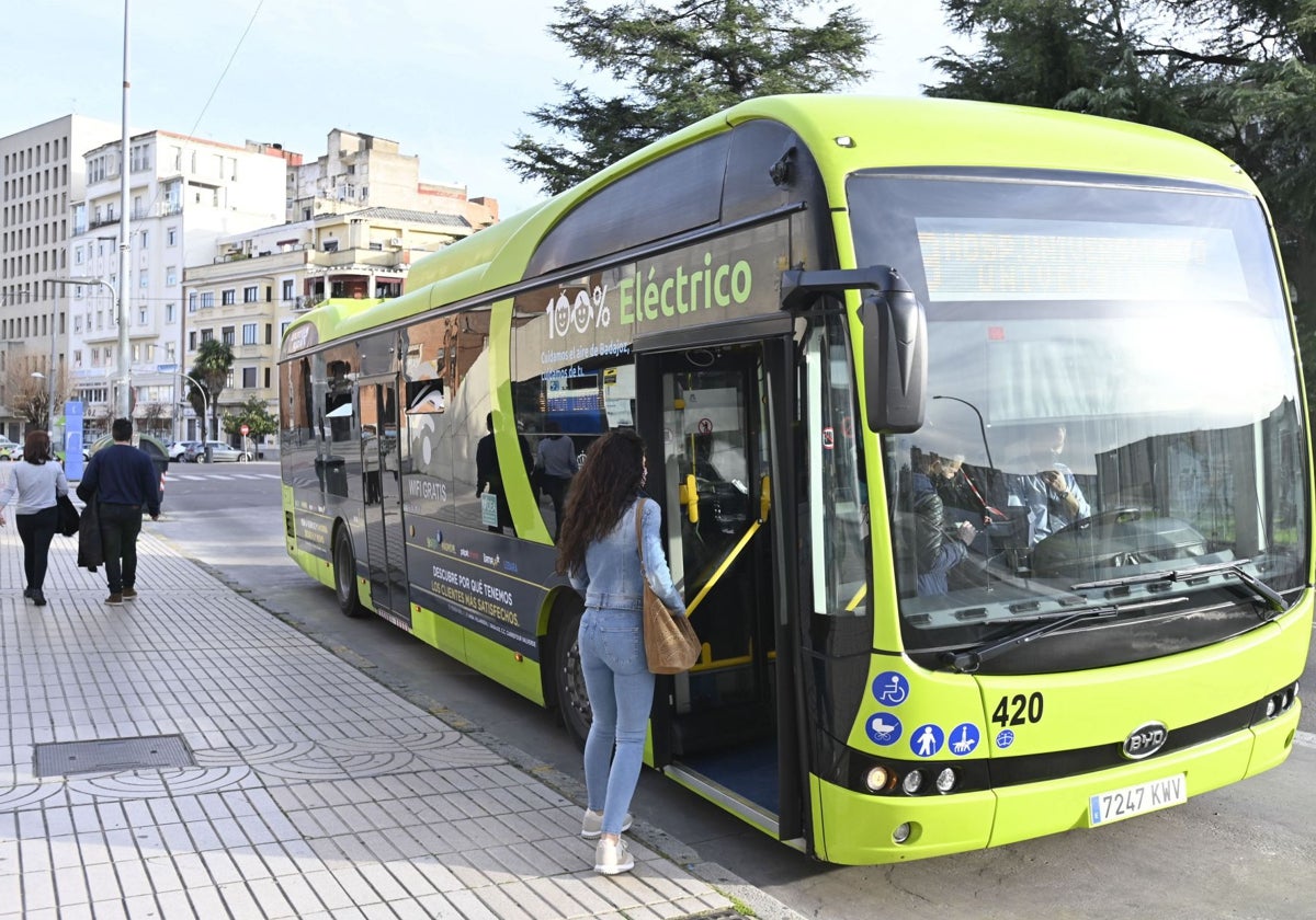 Un autobús urbano de Badajoz.