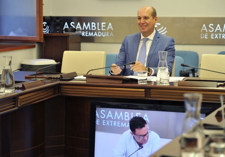 Extremadura ahorrará 258 millones en intereses con la amortización y refinanciación de deuda