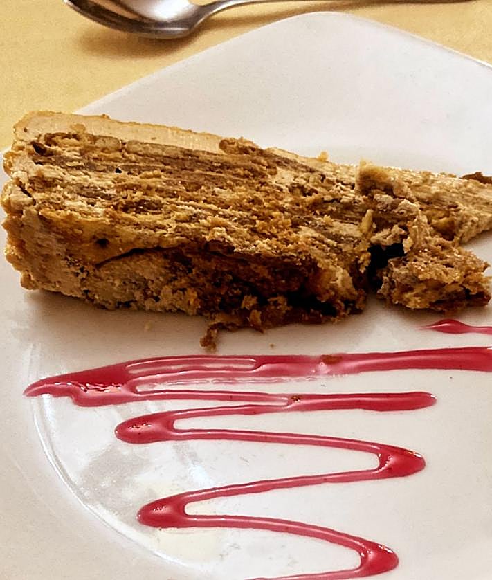 Imagen secundaria 2 - Aperitivo, calamares y postre.