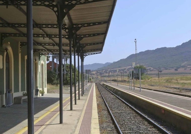 Afectados dos trenes que conectan Extremadura y Castilla-La Mancha por un problema con un mercancías