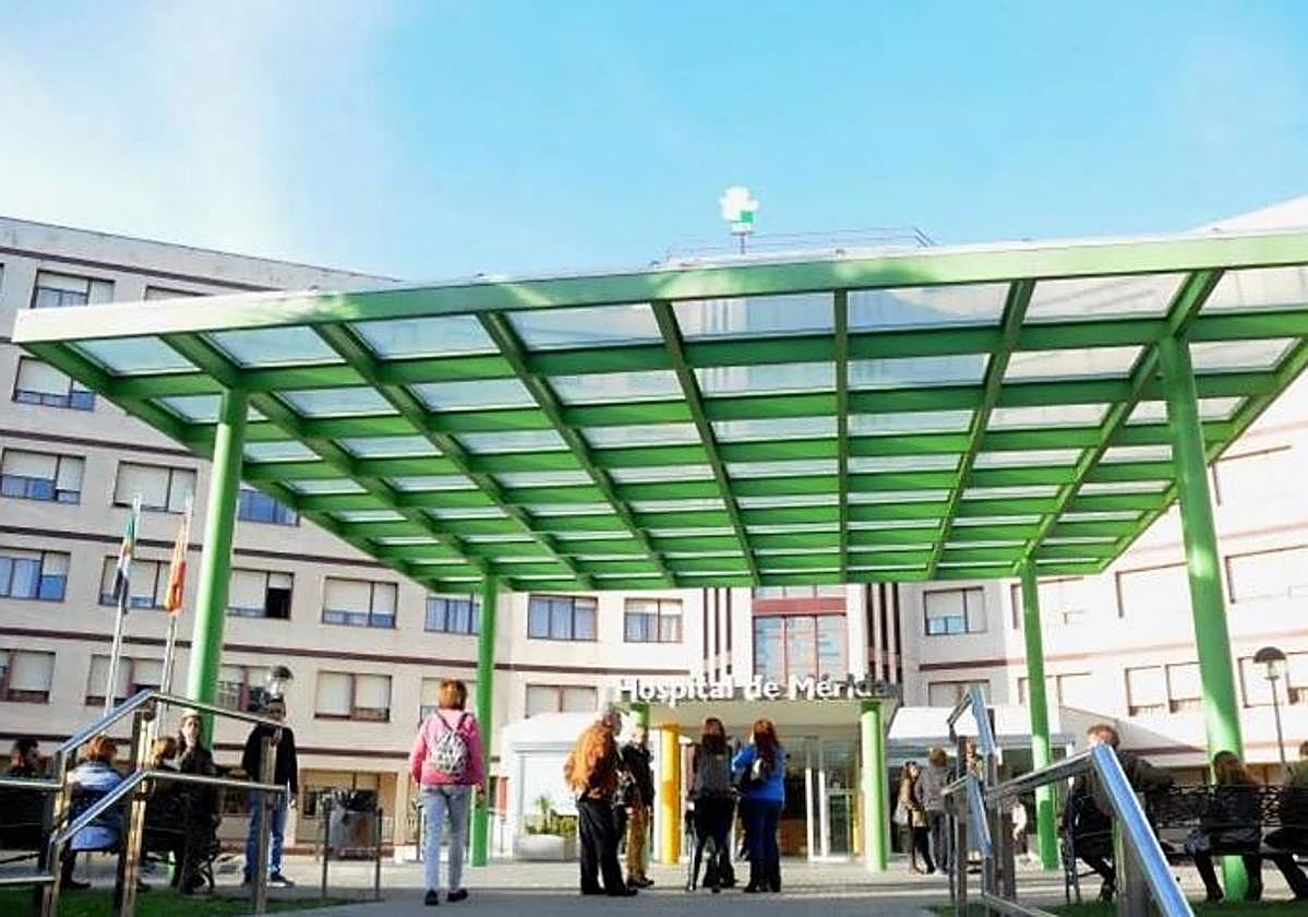 Un hombre de 46 años resulta herido «menos grave» en un choque entre un coche y una moto en Arroyo de San Serván