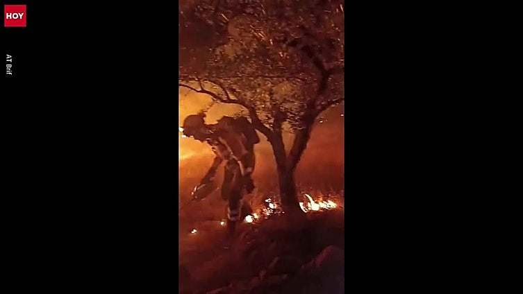 El incendio de Valdecaballeros se agrava por el viento