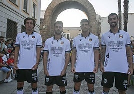 Fotos | Así ha sido la presentación de la nueva equipación del Mérida