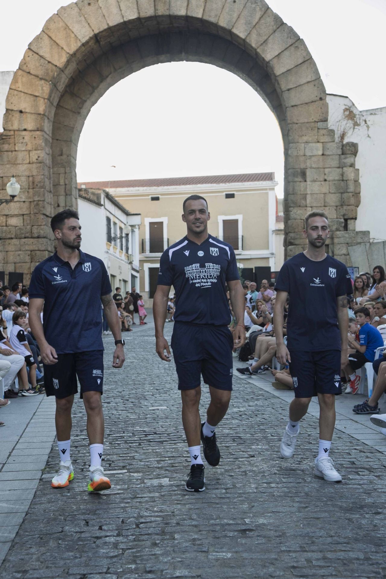 Fotos | Así ha sido la presentación de la nueva equipación del Mérida