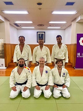 Los seis judokas entrenando en Tokio, Japón