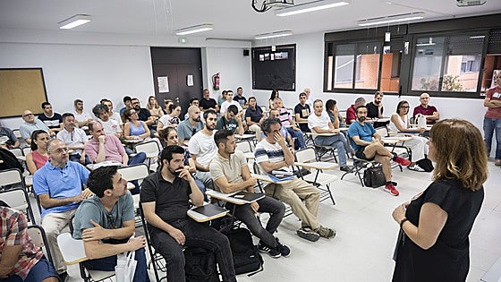 Educación publica una lista con errores de la asignación de plazas de las oposiciones por una «incidencia informática»