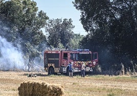 Uno de los camiones de bomberos de Badajoz en el incendio de Sancha Brava.